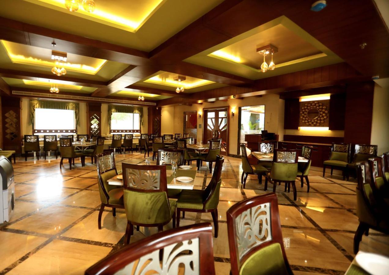 ורנאסי The Pinnacle Inn Sarnath מראה חיצוני תמונה