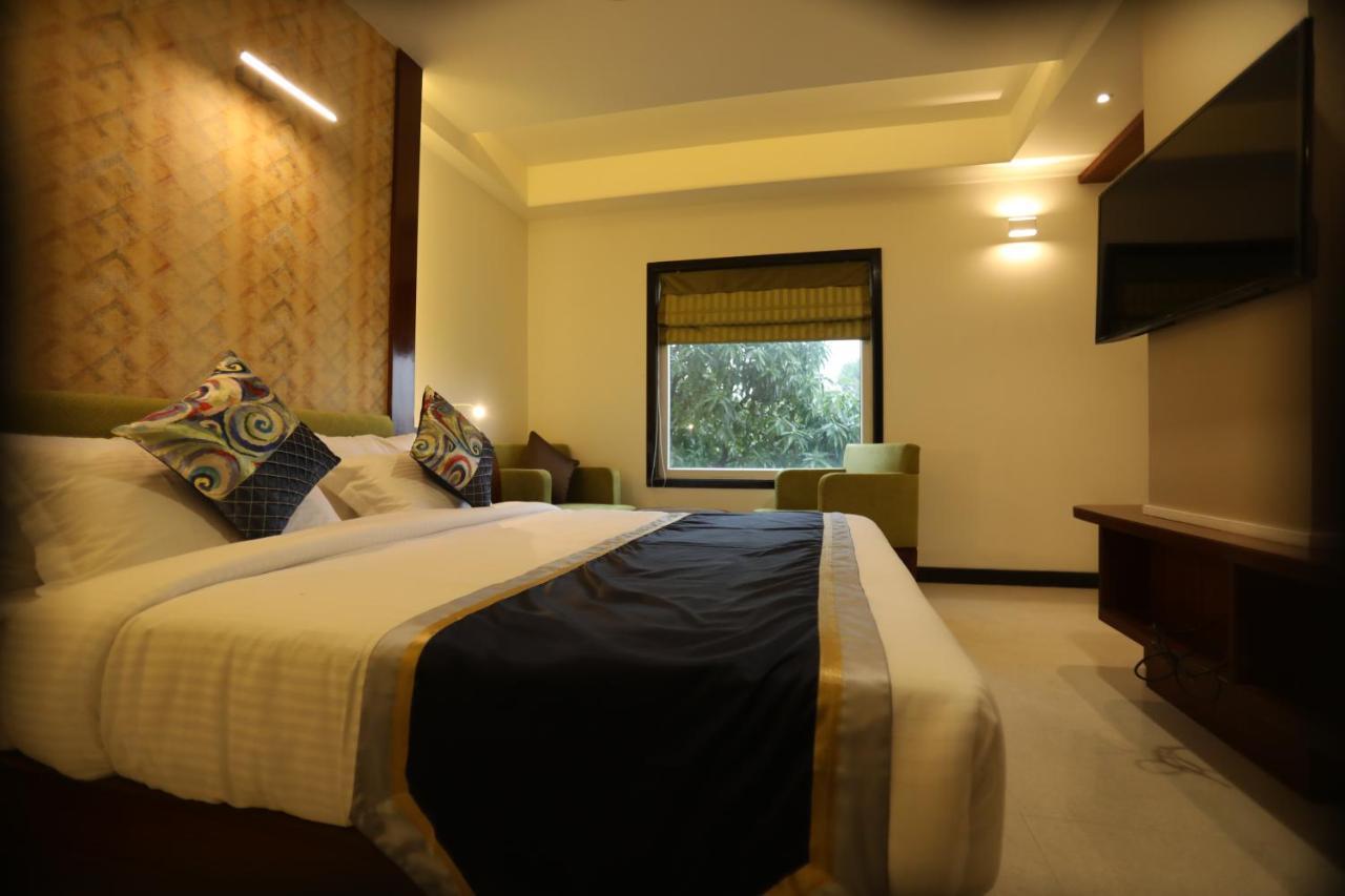 ורנאסי The Pinnacle Inn Sarnath מראה חיצוני תמונה