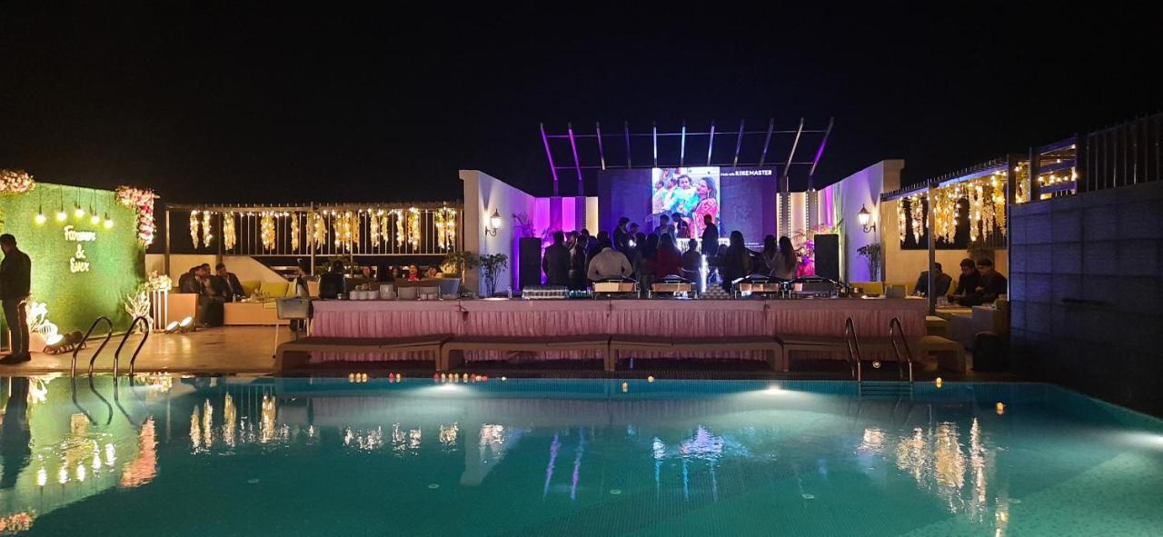 ורנאסי The Pinnacle Inn Sarnath מראה חיצוני תמונה